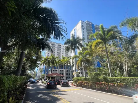 5077 NW 7th Street Miami FL 33126