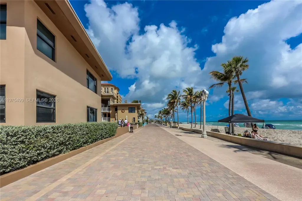 302 New Hampshire Street Hollywood FL 33019