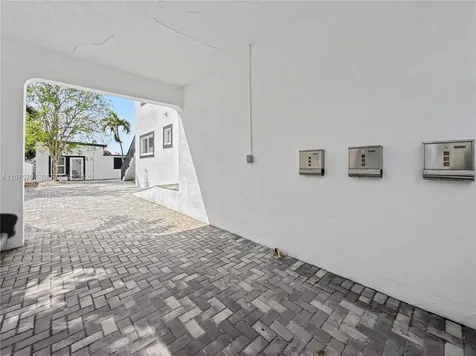 836 NW 33rd Avenue Miami FL 33125