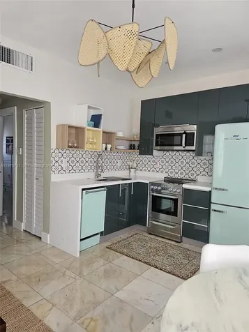 801 8th Street Miami Beach FL 33139