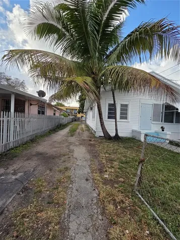 2722 NW 23rd Avenue Miami FL 33142
