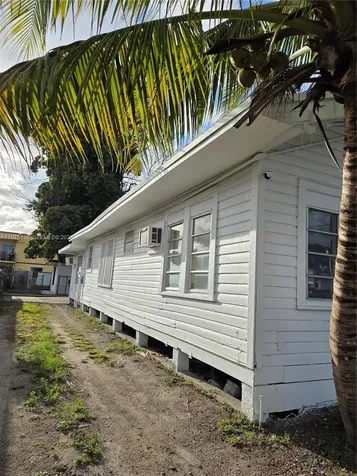 2722 NW 23rd Avenue Miami FL 33142