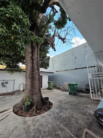 2722 NW 23rd Avenue Miami FL 33142