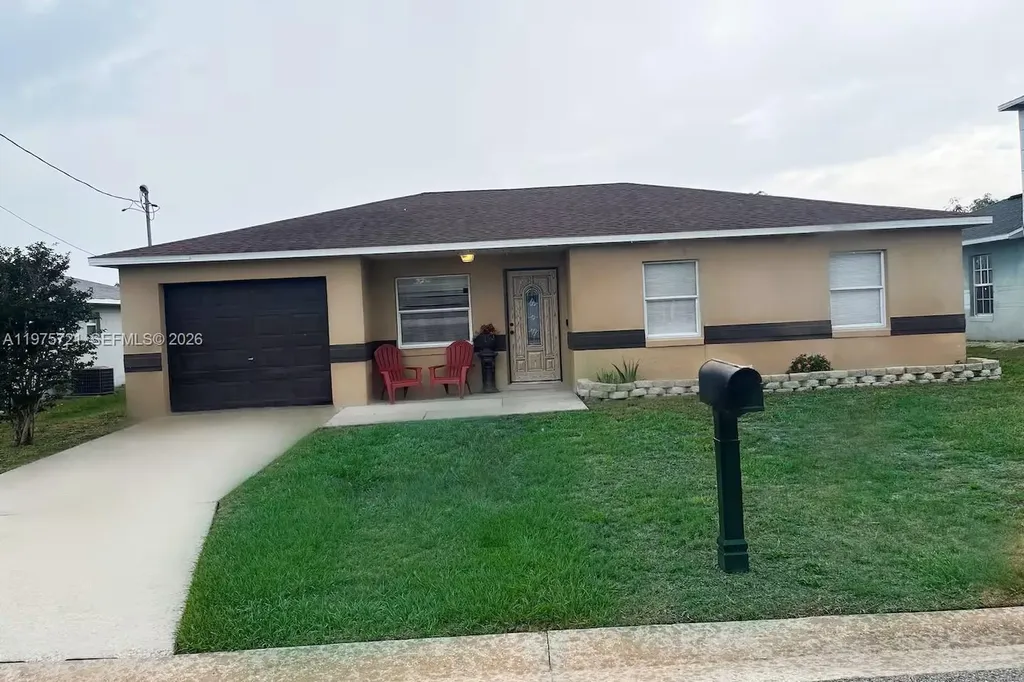 404 Red Hawk Loop Winter Haven FL 33880