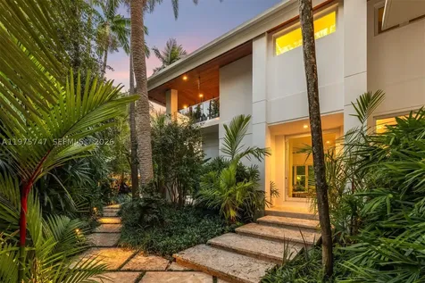 7150 W Lago Drive Coral Gables FL 33143