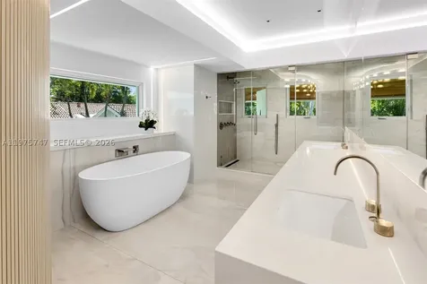 7150 W Lago Drive Coral Gables FL 33143