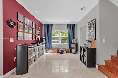 1425 Weeping Willow Way Hollywood FL 33019