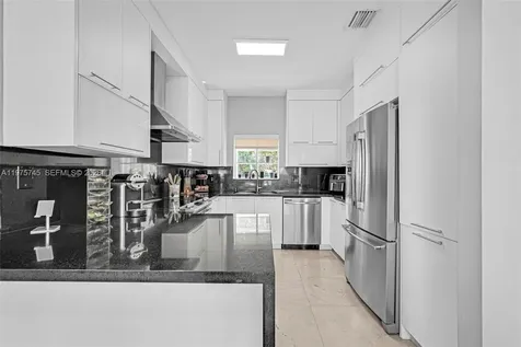 1425 Weeping Willow Way Hollywood FL 33019