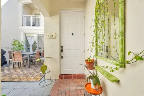 1425 Weeping Willow Way Hollywood FL 33019
