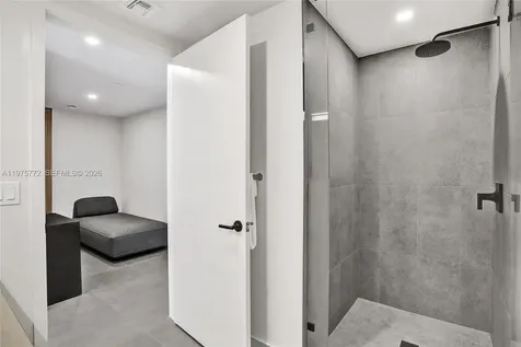 121 NE 5th Street Miami FL 33132