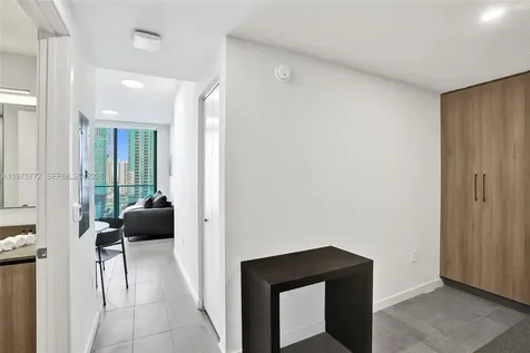 121 NE 5th Street Miami FL 33132