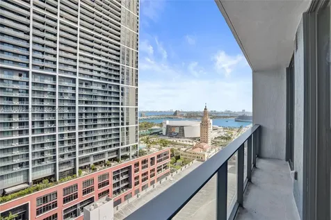 121 NE 5th Street Miami FL 33132
