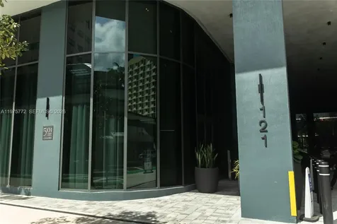 121 NE 5th Street Miami FL 33132