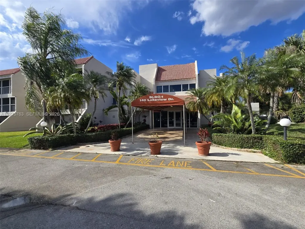 140 Lakeview Drive Weston FL 33326