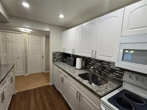 140 Lakeview Drive Weston FL 33326