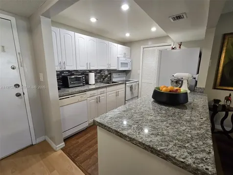 140 Lakeview Drive Weston FL 33326