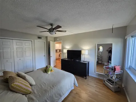 140 Lakeview Drive Weston FL 33326