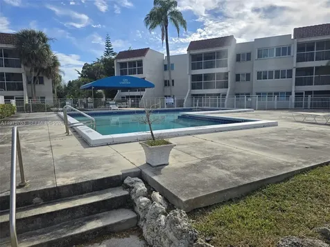 140 Lakeview Drive Weston FL 33326