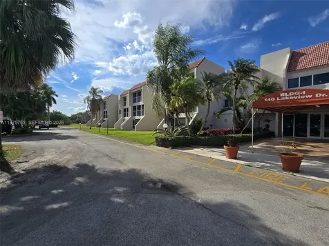 140 Lakeview Drive Weston FL 33326