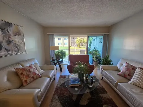 140 Lakeview Drive Weston FL 33326