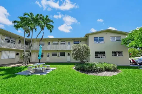 1301 N 12th Court Hollywood FL 33019