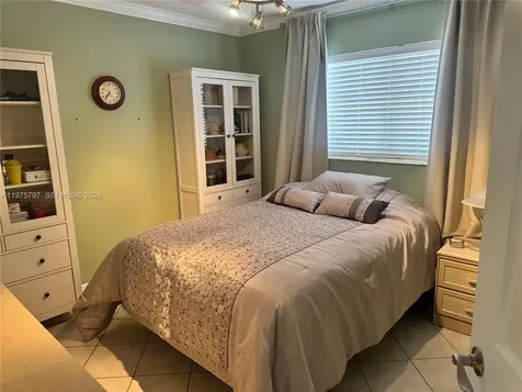5121 W Oakland Park Boulevard Lauderdale Lakes FL 33313