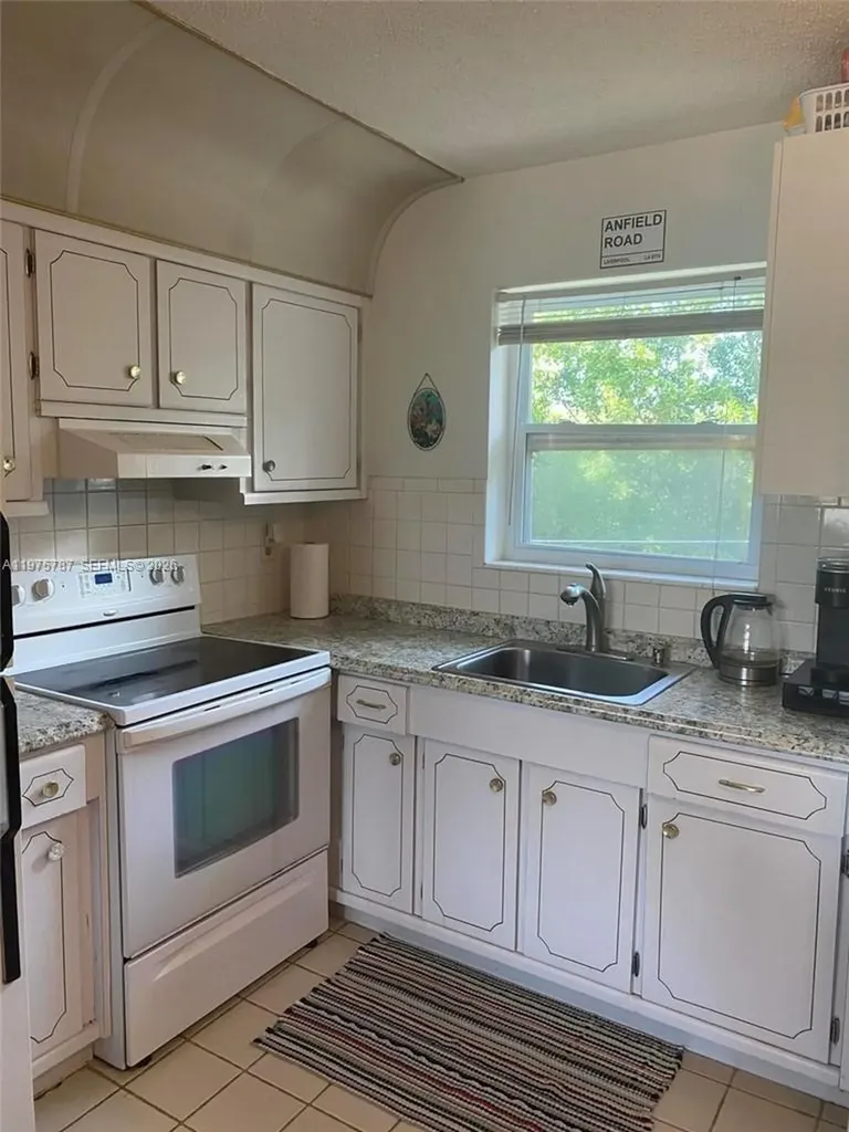 1301 N 12th Court Hollywood FL 33019