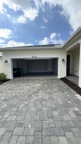 6712 NW Cloverdale Avenue Port St. Lucie FL 34987