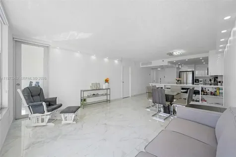 4101 Pine Tree Drive Miami Beach FL 33140
