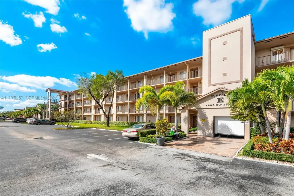 1200 SW 137th Avenue Pembroke Pines FL 33027