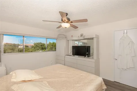 1200 SW 137th Avenue Pembroke Pines FL 33027
