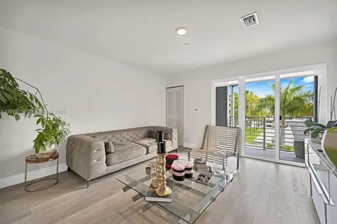2535 NE 193rd Street Miami FL 33180