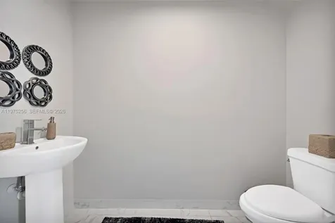 2535 NE 193rd Street Miami FL 33180