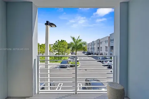 2535 NE 193rd Street Miami FL 33180