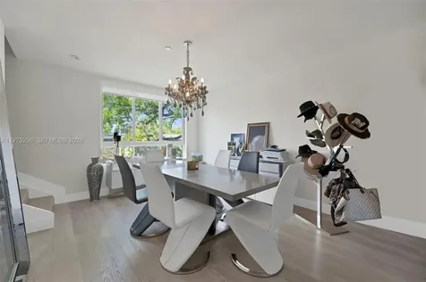2535 NE 193rd Street Miami FL 33180