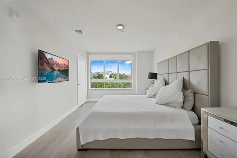 2535 NE 193rd Street Miami FL 33180