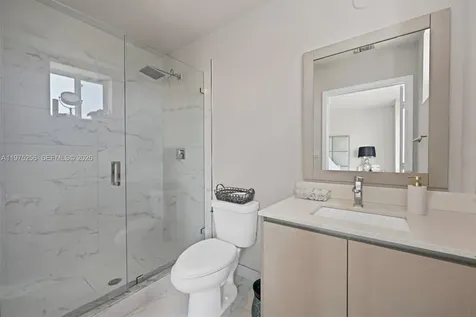 2535 NE 193rd Street Miami FL 33180