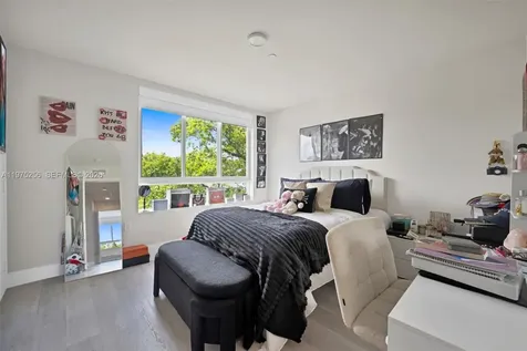 2535 NE 193rd Street Miami FL 33180