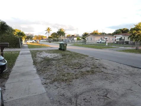 551 E 39th Street Hialeah FL 33013