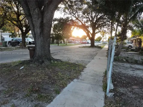 551 E 39th Street Hialeah FL 33013