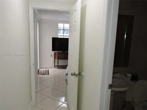 551 E 39th Street Hialeah FL 33013