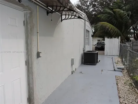 551 E 39th Street Hialeah FL 33013