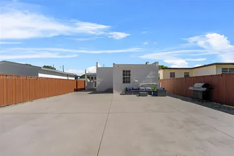 3151 NW 59th Street Miami FL 33142