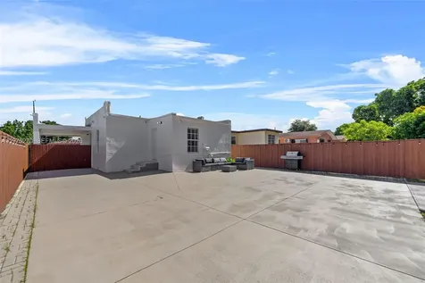 3151 NW 59th Street Miami FL 33142
