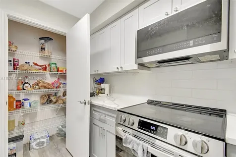 2445 NW 33rd Street Oakland Park FL 33309