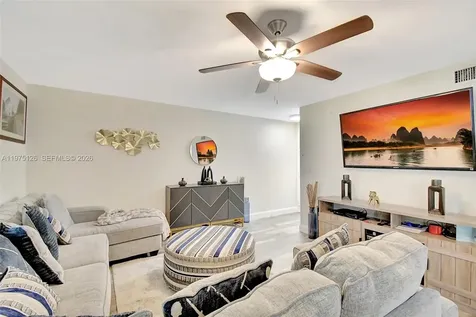 2445 NW 33rd Street Oakland Park FL 33309