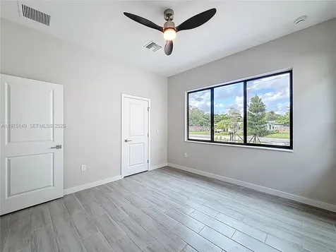 410 NW 41st Street Oakland Park FL 33309