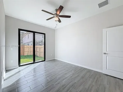 410 NW 41st Street Oakland Park FL 33309