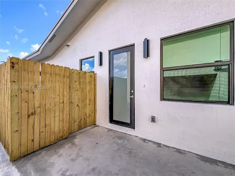 410 NW 41st Street Oakland Park FL 33309