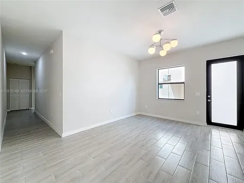 410 NW 41st Street Oakland Park FL 33309